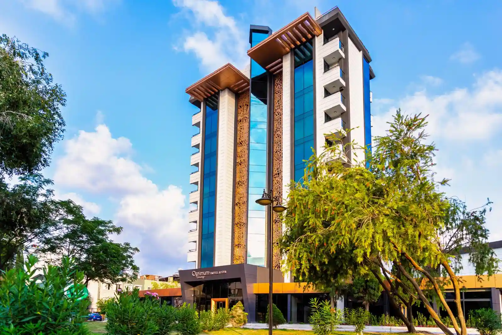 Luxury 5-star all-inclusive resort accommodation for health tourists